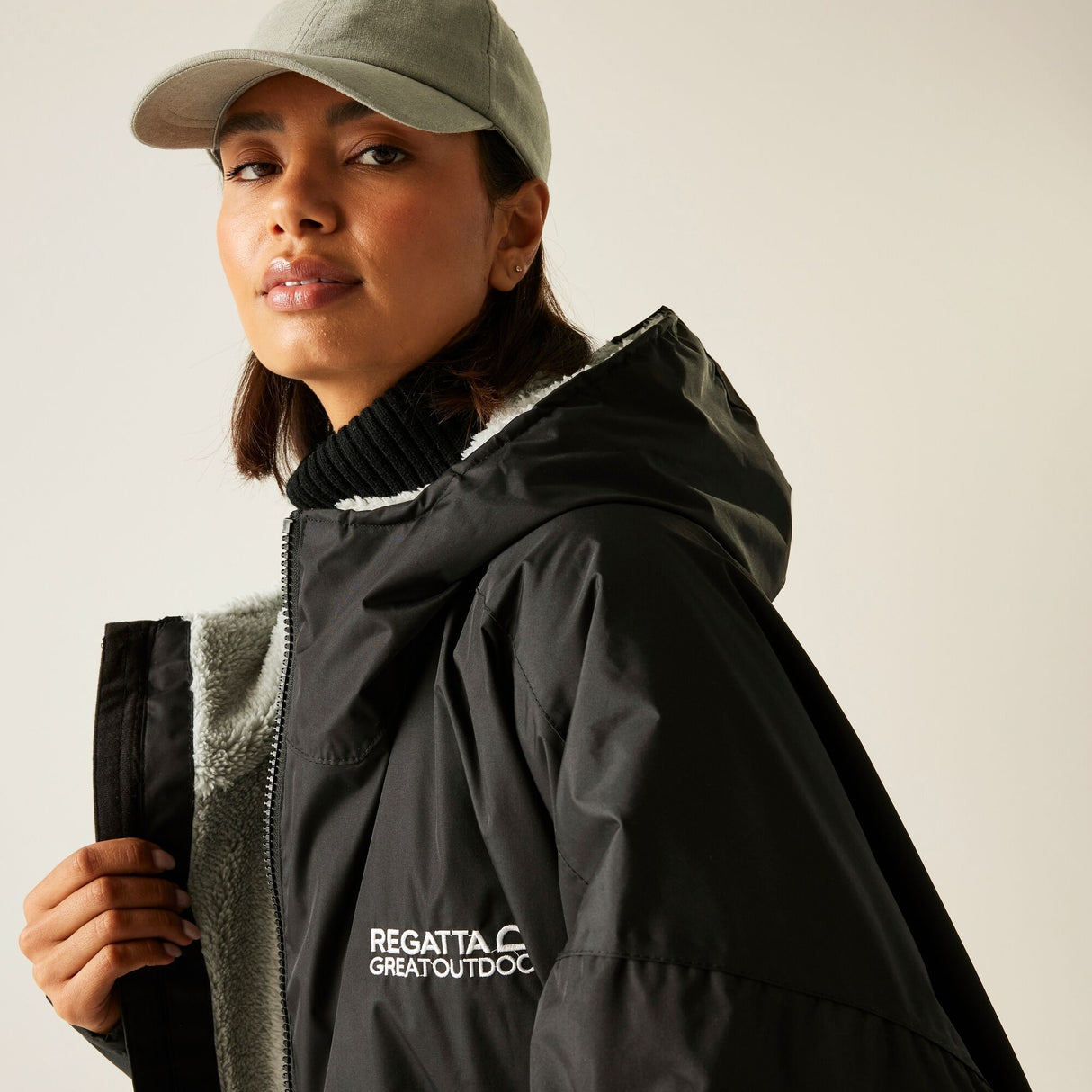 Regatta Outdoor Active Unisex Waterproof Changing Robe