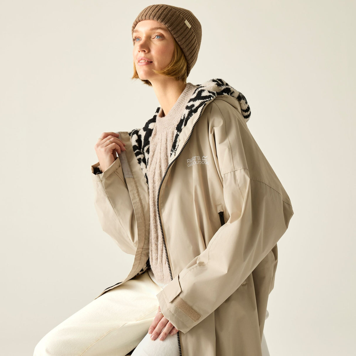 Regatta Waterproof Changing Robe - Windproof Outdoor Robe with Fleece Lining