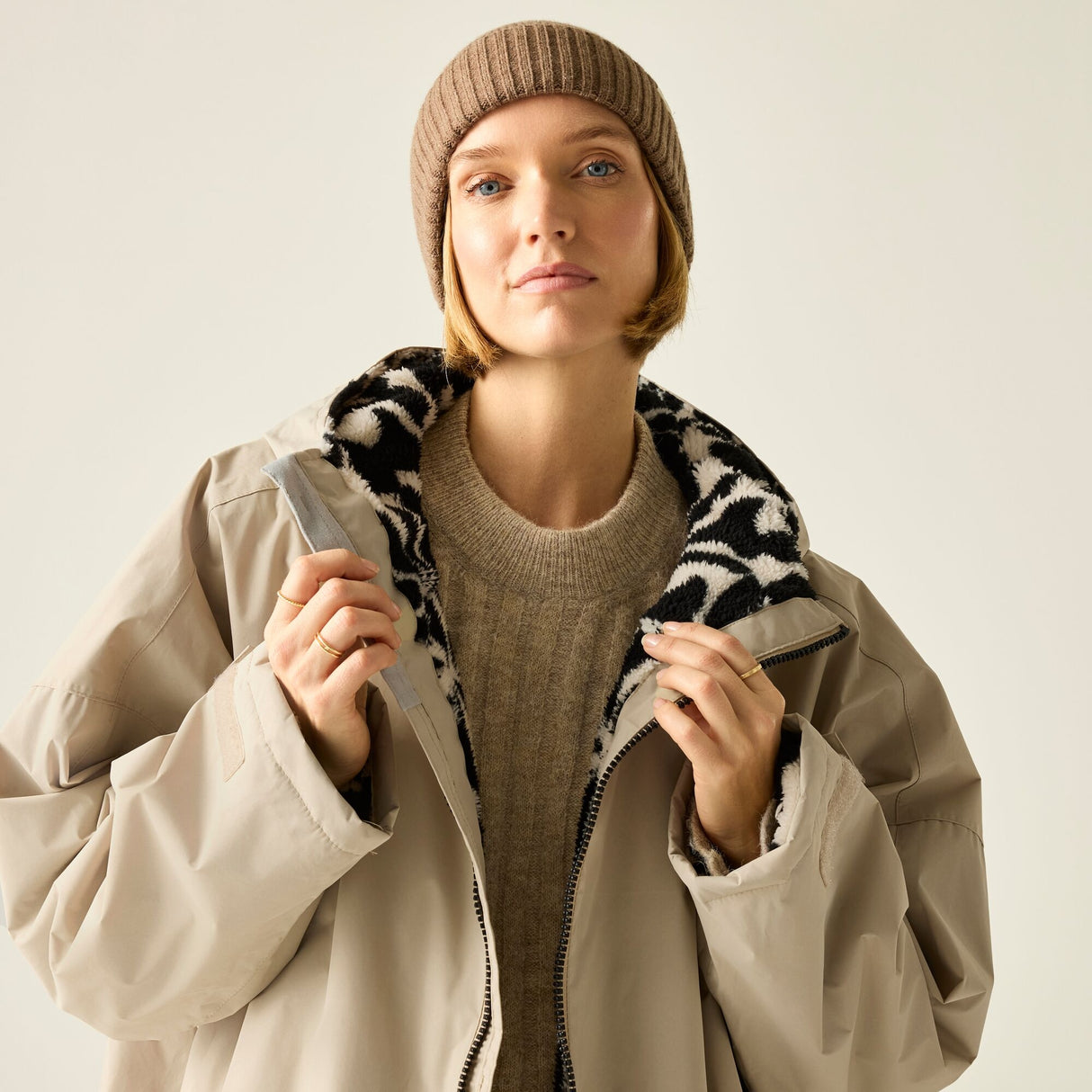 Regatta Waterproof Changing Robe - Windproof Outdoor Robe with Fleece Lining