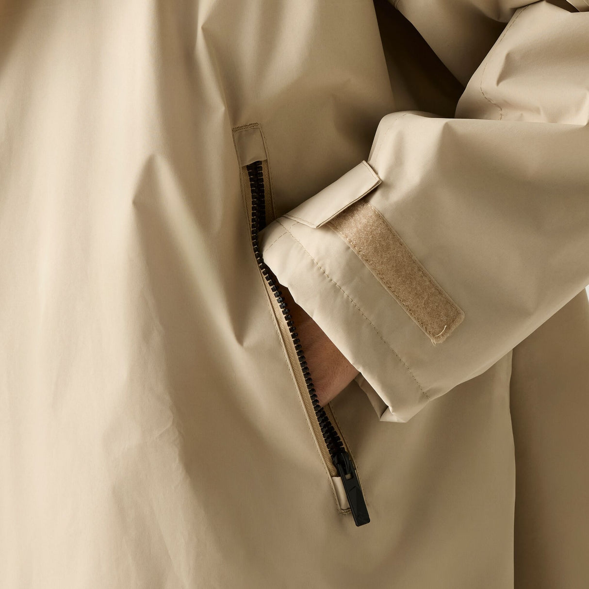 Regatta Waterproof Changing Robe - Windproof Outdoor Robe with Fleece Lining