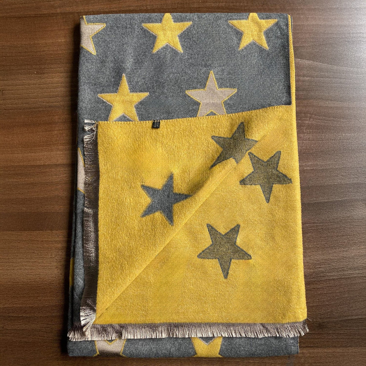 House of Tweed Ladies Womens Scarf - Stars - Just £14.99! Shop now at Warwickshire Clothing.