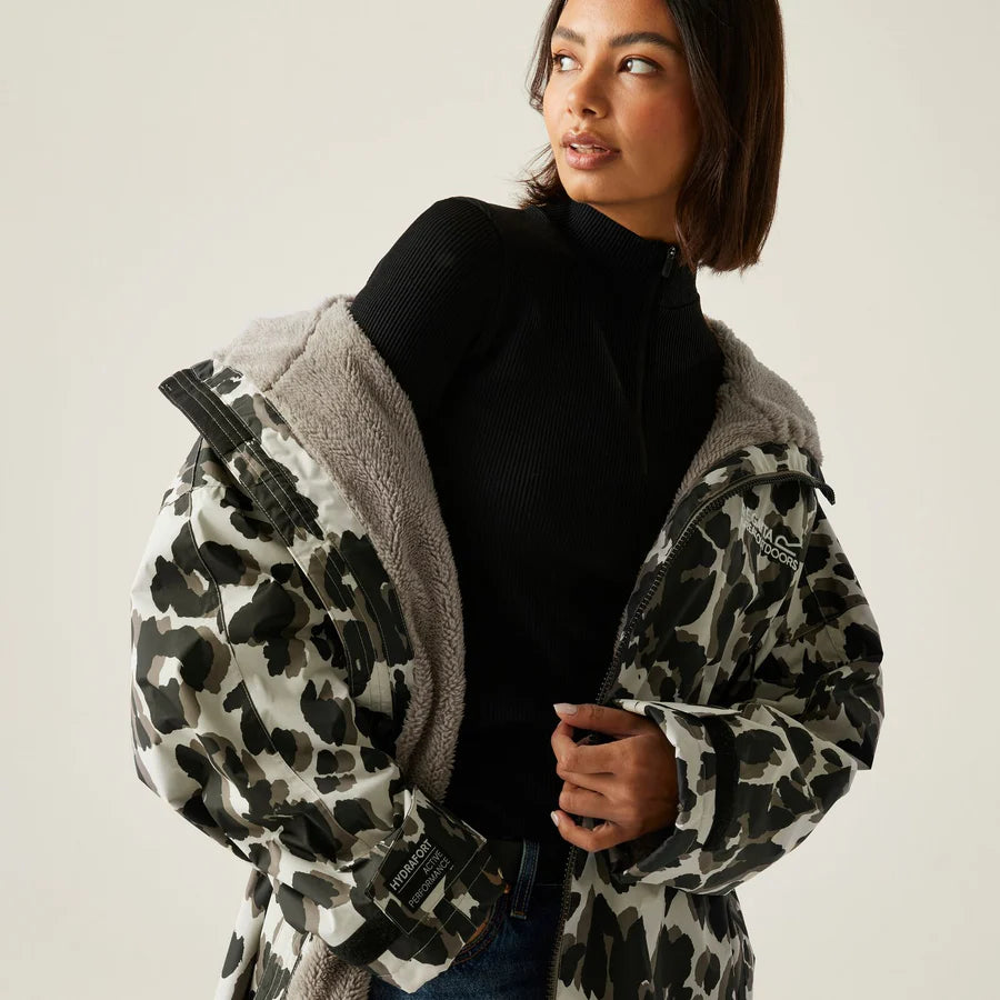 Regatta Waterproof Changing Robe - Windproof Outdoor Robe with Fleece Lining