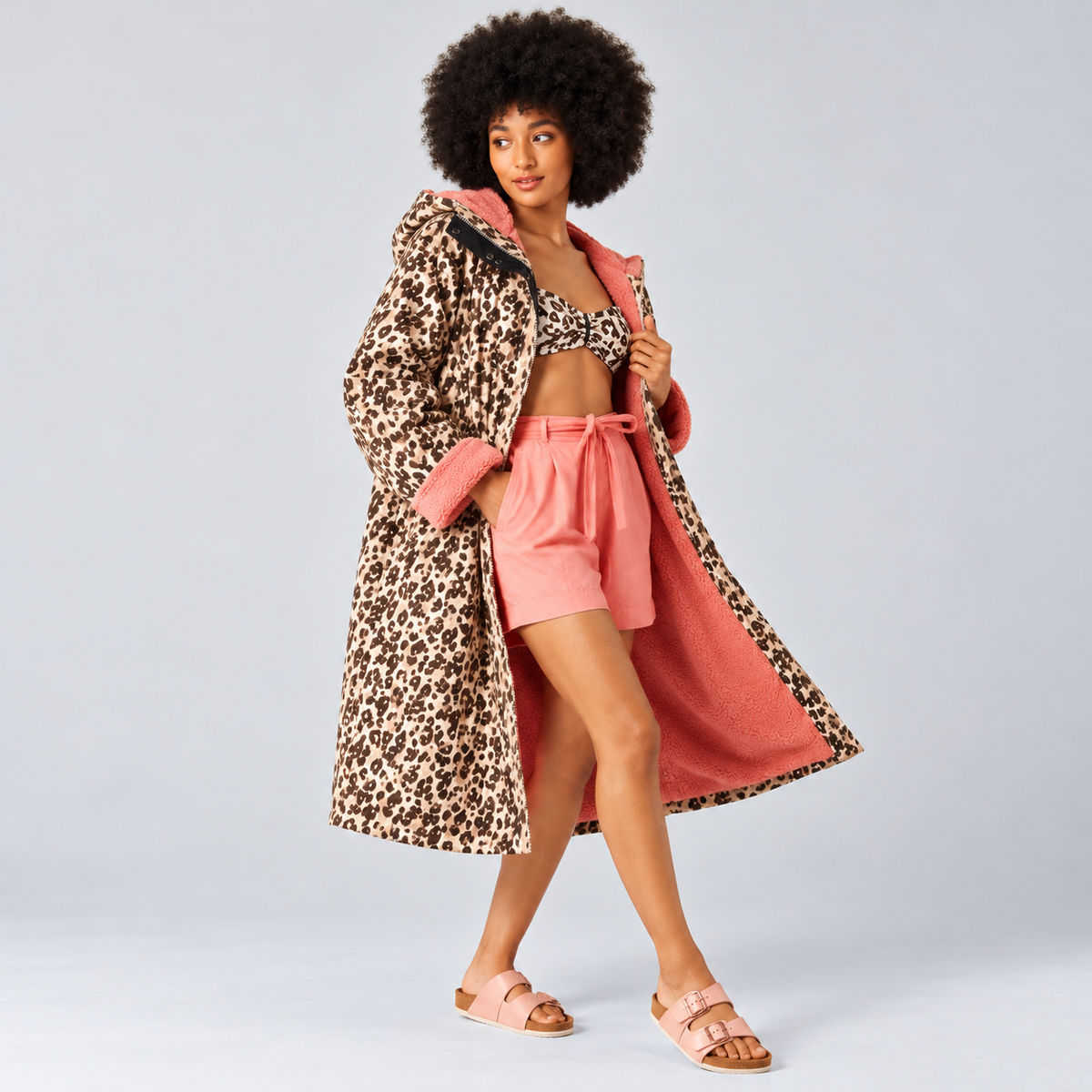 Regatta Adult's Waterproof Changing Robe | Leopard Print