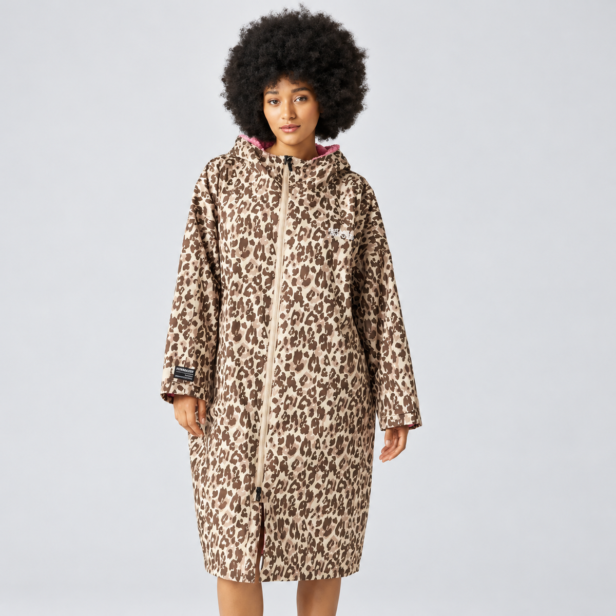 Regatta Adult's Waterproof Changing Robe | Leopard Print
