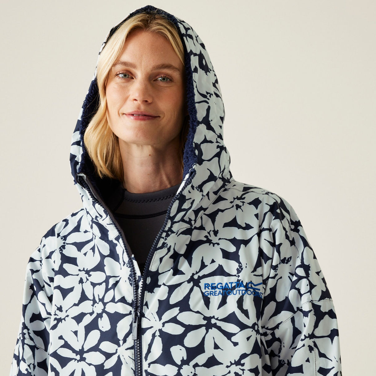 Regatta Outdoor Active Unisex Waterproof Changing Robes