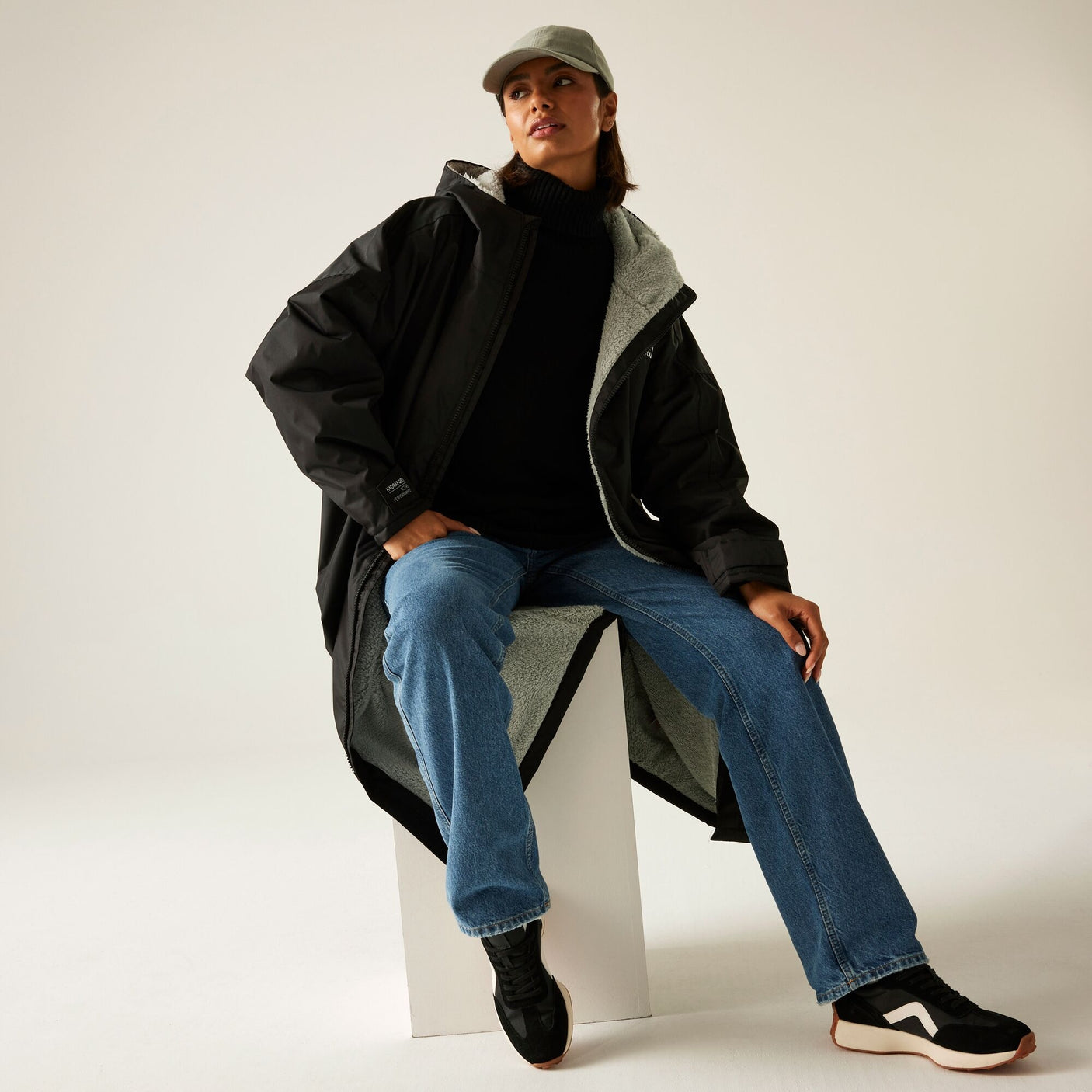 Regatta Outdoor Active Unisex Waterproof Changing Robe
