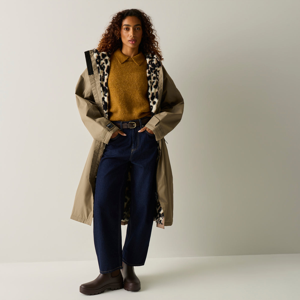 Regatta Adult's Waterproof Changing Robe | Mocha / True Leopard
