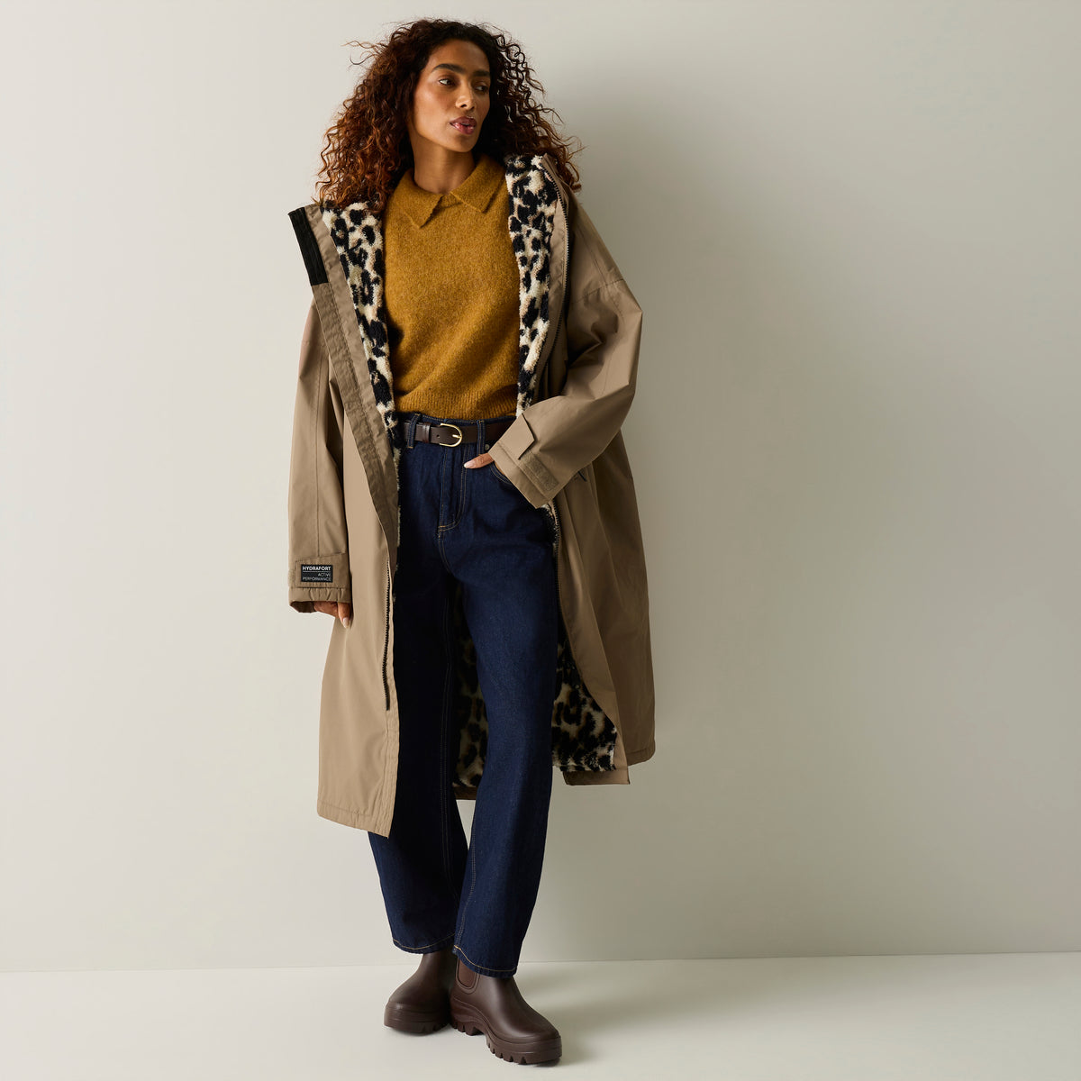Regatta Adult's Waterproof Changing Robe | Mocha / True Leopard