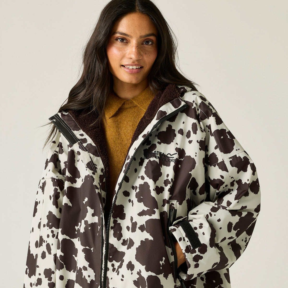 Regatta Waterproof Changing Robe - Windproof Outdoor Robe with Fleece Lining