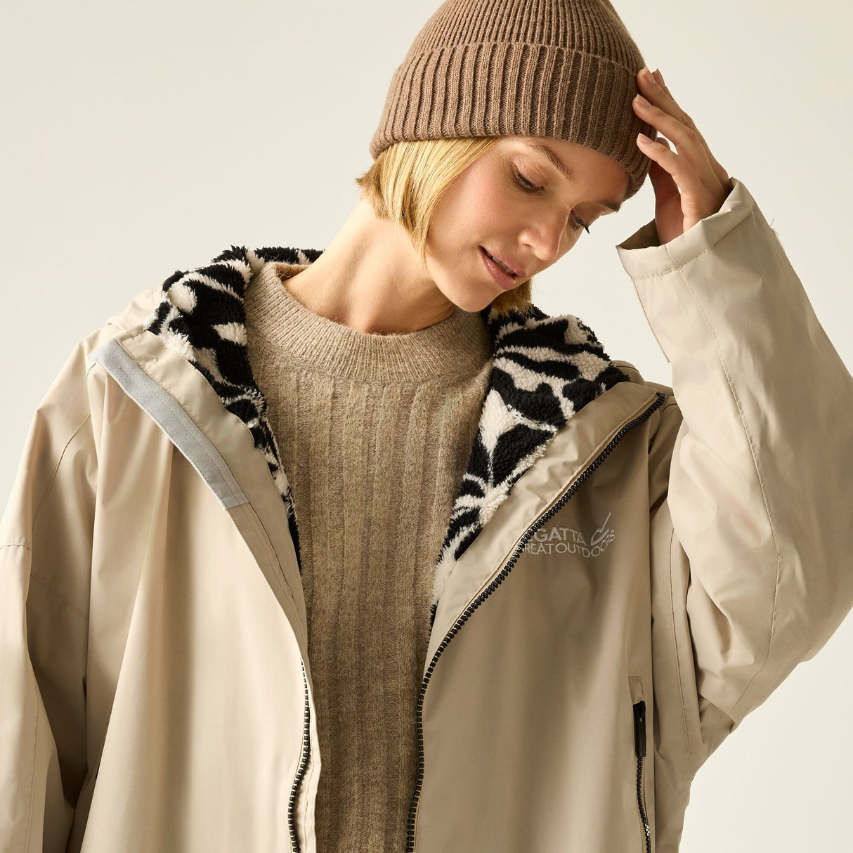 Regatta Waterproof Changing Robe - Windproof Outdoor Robe with Fleece Lining