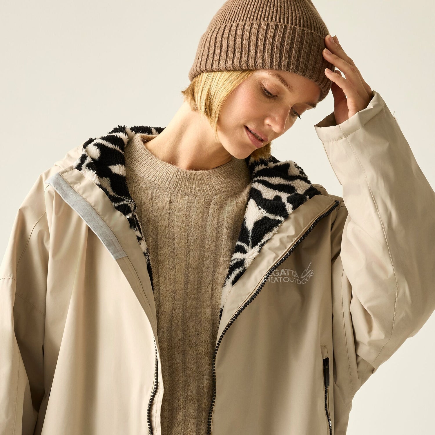 Regatta Waterproof Changing Robe - Windproof Outdoor Robe with Fleece Lining