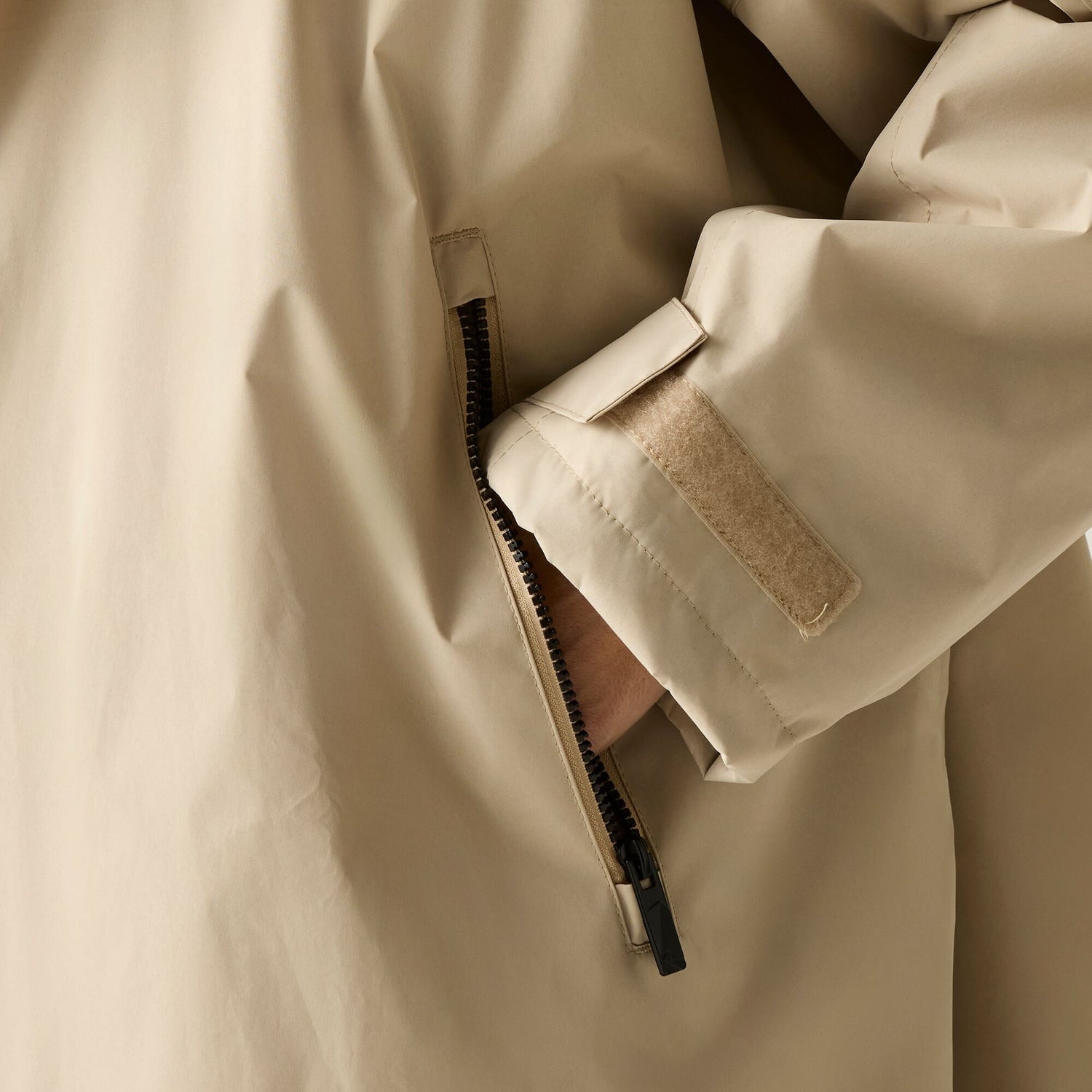 Regatta Waterproof Changing Robe - Windproof Outdoor Robe with Fleece Lining