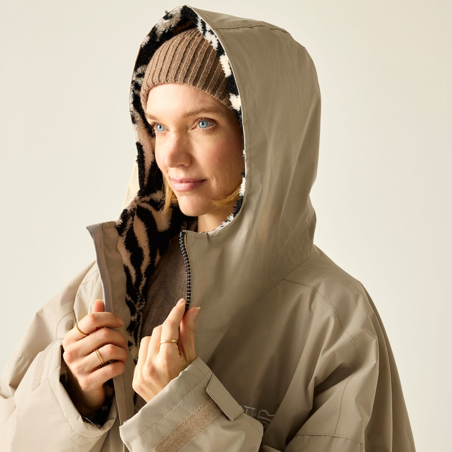 Regatta Waterproof Changing Robe - Windproof Outdoor Robe with Fleece Lining