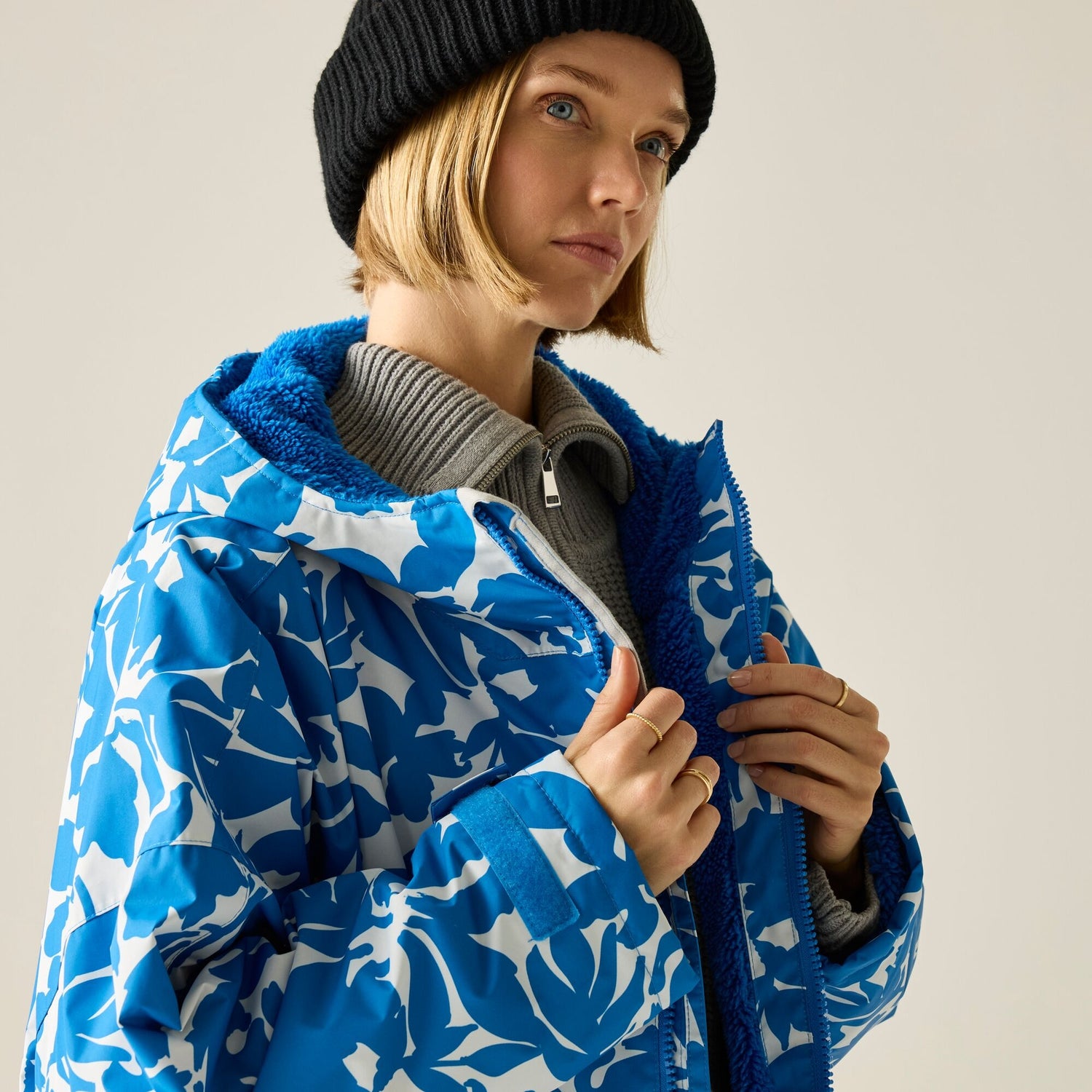 Regatta Waterproof Changing Robe - Windproof Outdoor Robe with Fleece Lining