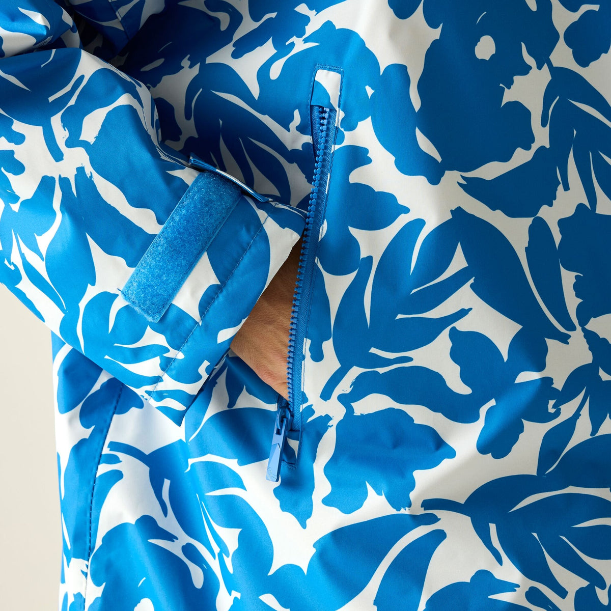 Adult's Waterproof Changing Robe Fleur Bloom Blue