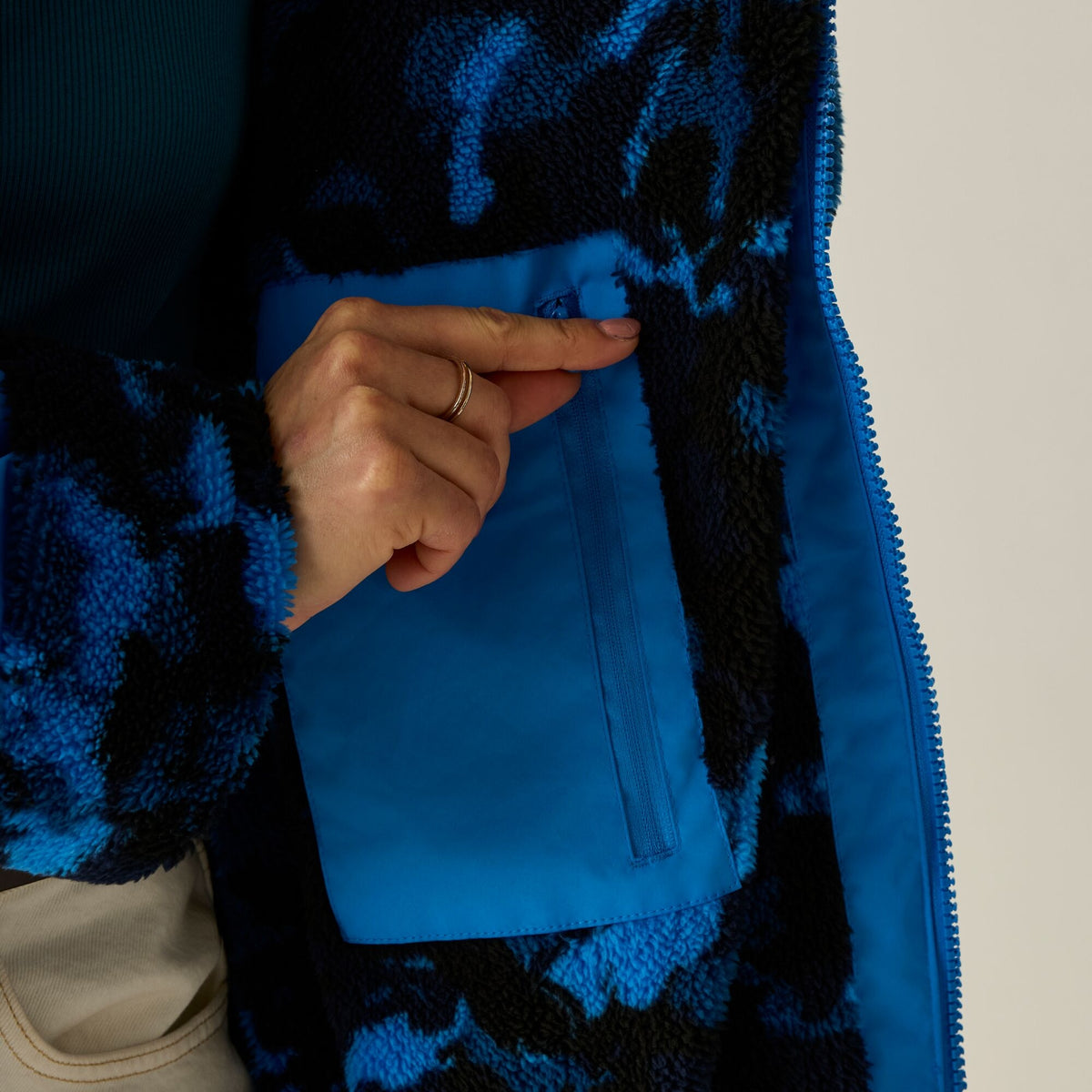 Adult's Waterproof Changing Robe Sonic Blue Sketch Camo