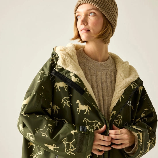 Regatta Waterproof Changing Robe - Windproof Outdoor Robe with Fleece Lining