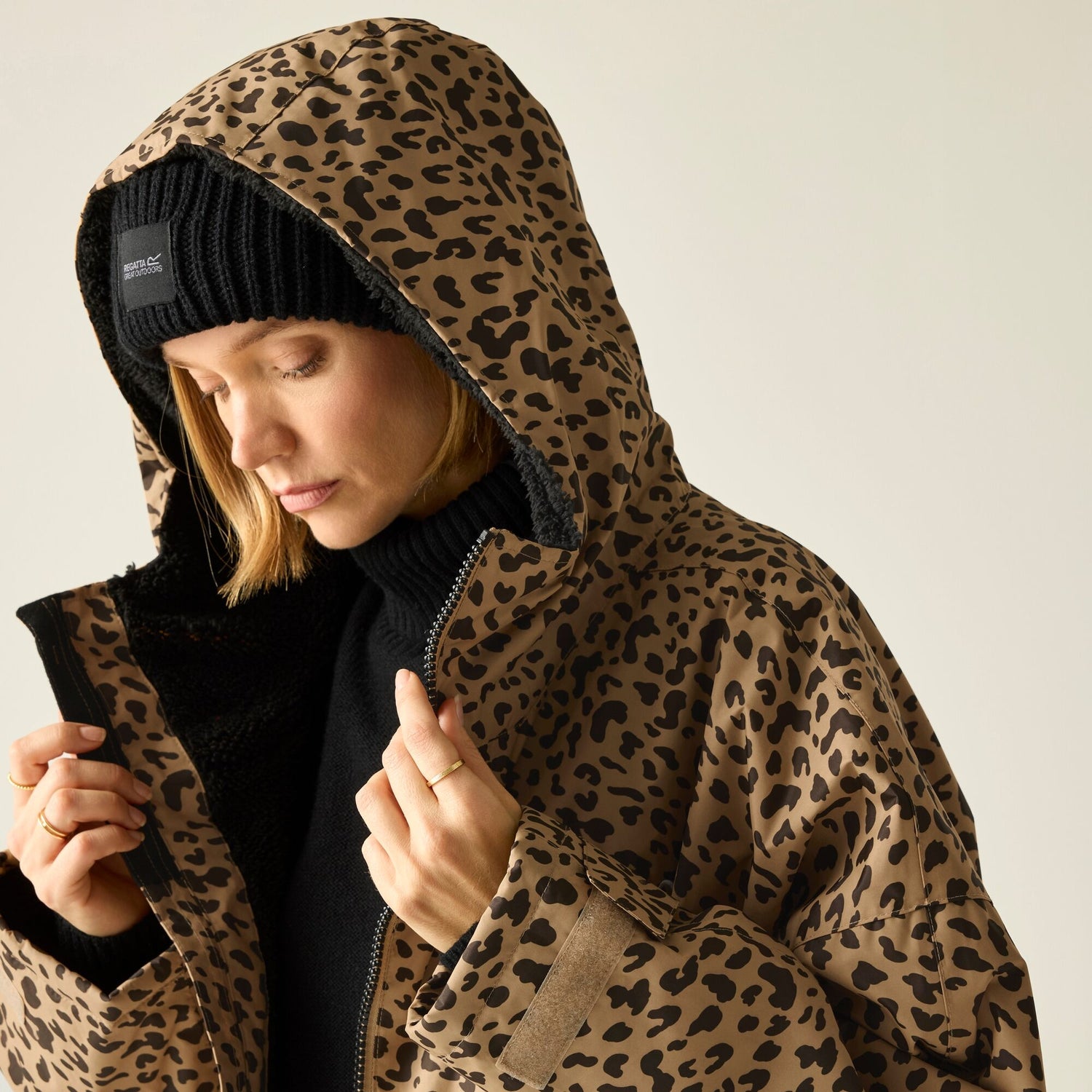 Regatta Waterproof Changing Robe - Windproof Outdoor Robe with Fleece Lining