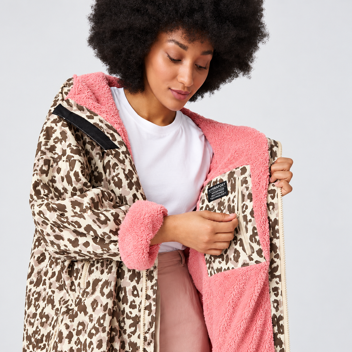 Regatta Adult's Waterproof Changing Robe | Leopard Print