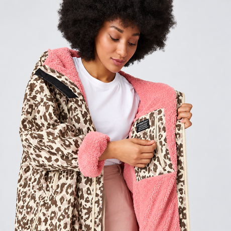 Regatta Adult's Waterproof Changing Robe | Leopard Print